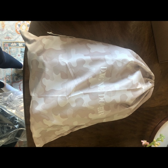 SOLD!!! NWT Dagne Dover Dakota Medium Backpack in Skyway - Picture 4 of 7